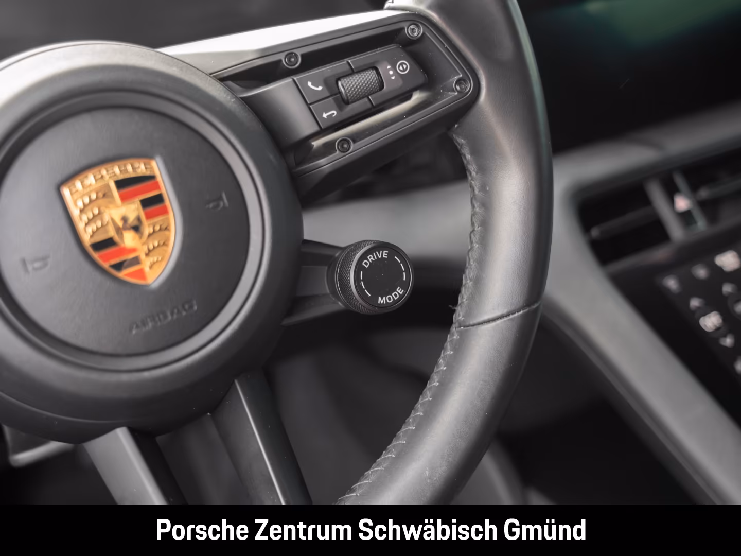 Porsche Taycan Basis Surround-View Luftfederung 21-Zoll