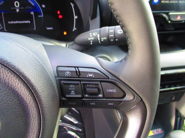 Toyota Yaris 1.5 Teamplayer ACC+LED+SHZ+Fernlichtass.