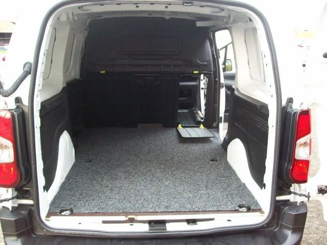 Opel Combo E 1.2 Cargo XL Holzboden Anhängerkupplung