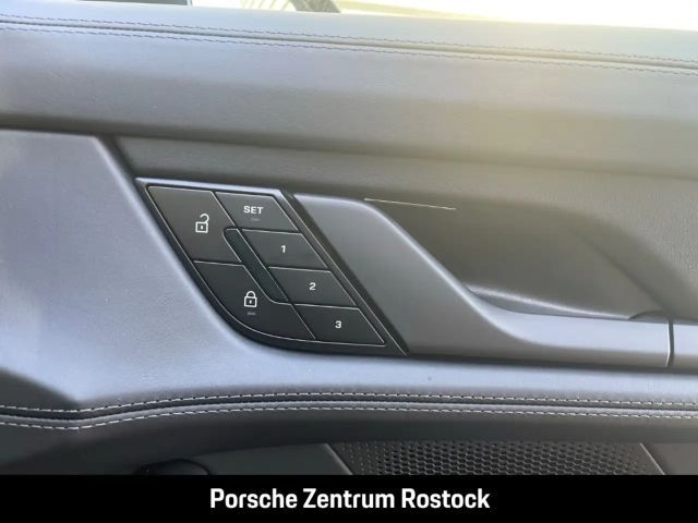 Porsche Taycan Black Edition Sport Turismo