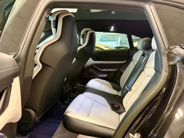 Porsche Taycan GTS Sport Turismo