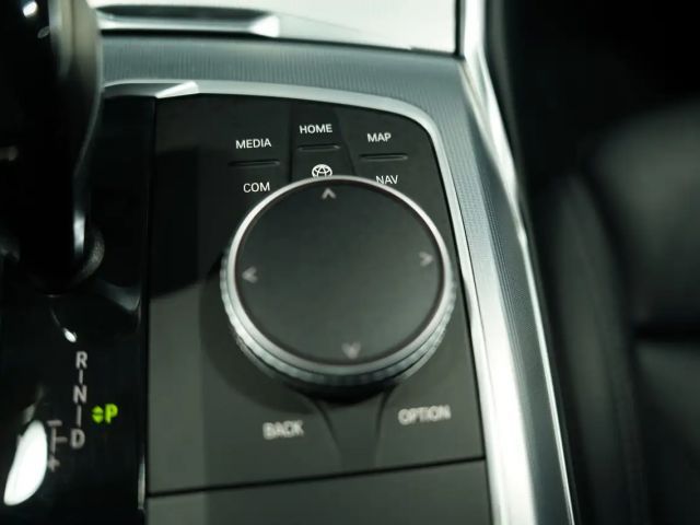 BMW 330 330d M-Sport Sedan