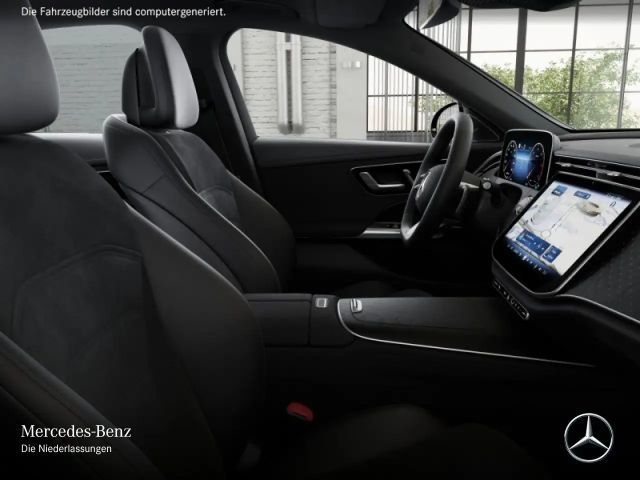 Mercedes-Benz E 220 AMG Line E 220 d Sedan