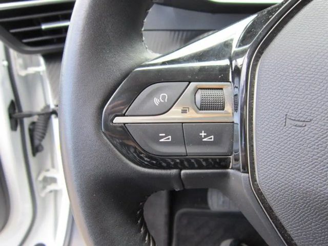 Peugeot E-2008 Allure Pack