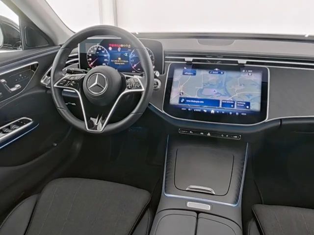 Mercedes-Benz E 200 AVANTGARDE Sedan