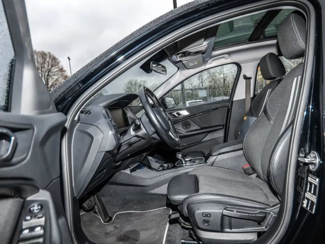 BMW 118 118i 5-deurs Sedan Sport Line