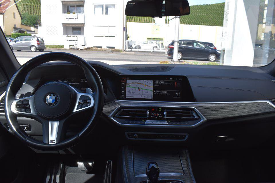 BMW X5 M50i
