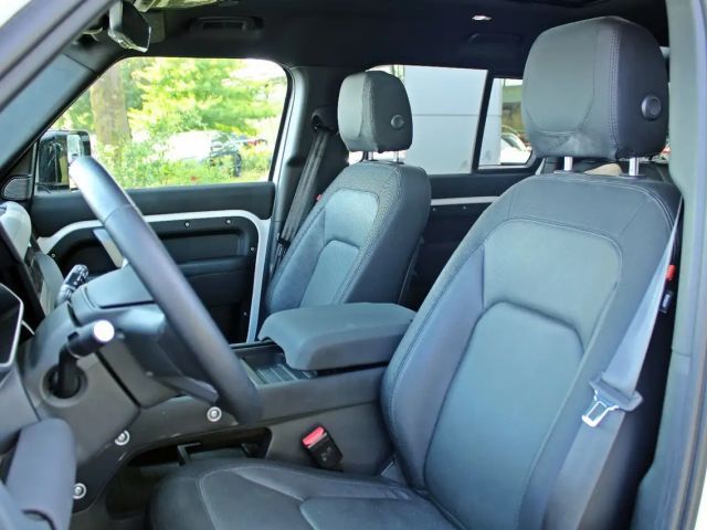 Land Rover Defender 110 Dynamic SE