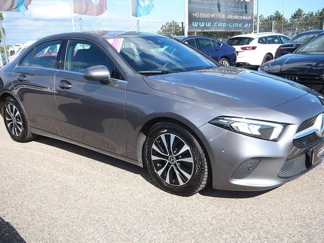 Mercedes-Benz A 180 A 180 d