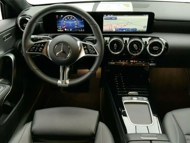 Mercedes-Benz A 200 A 200 d