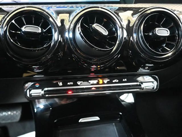 Mercedes-Benz A 180 A 180 d