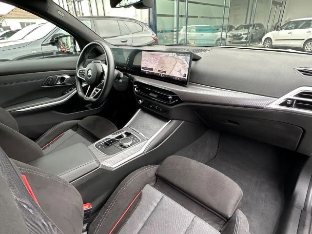 BMW 320 320i M-Sport Sedan xDrive