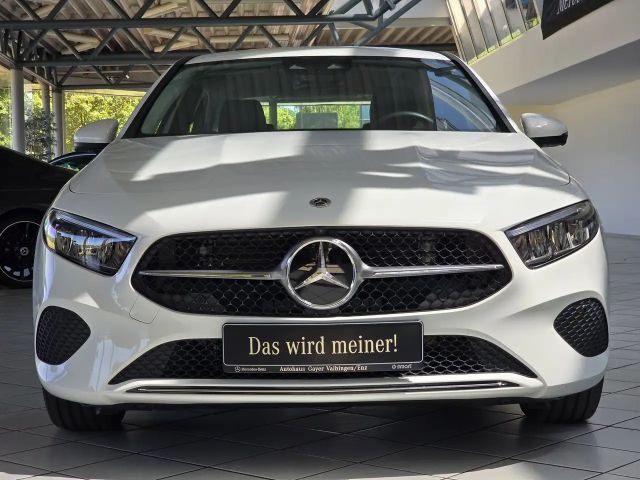 Mercedes-Benz A 180 Limo Progr. Adv. DISTRONIC+STANDHEIZ.+360°