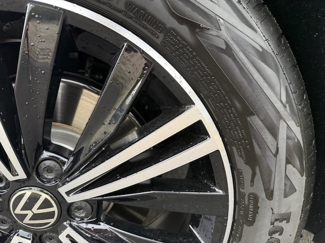 Volkswagen Tiguan ACTIVE 2,0 l TDI AHK-klappbar Navi 360 Kamera