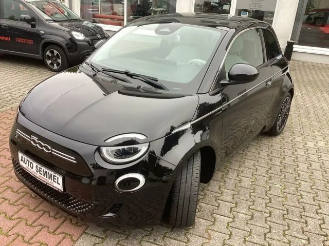 Fiat 500e La Prima