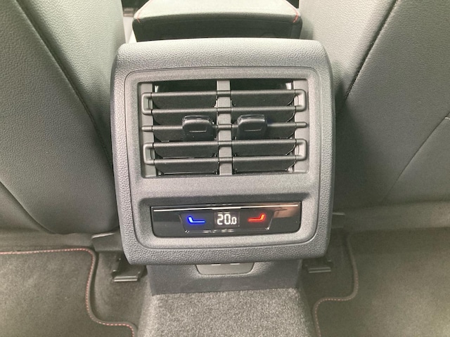 Volkswagen Golf 2.0 TSI DSG Golf VIII Style