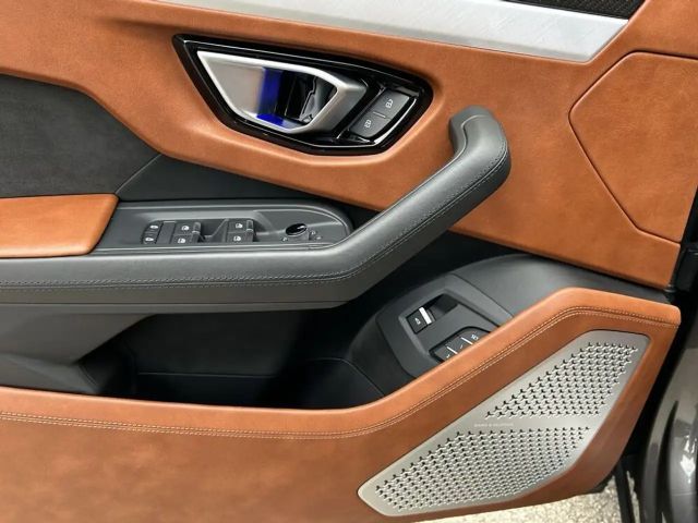 Lamborghini Urus AWD