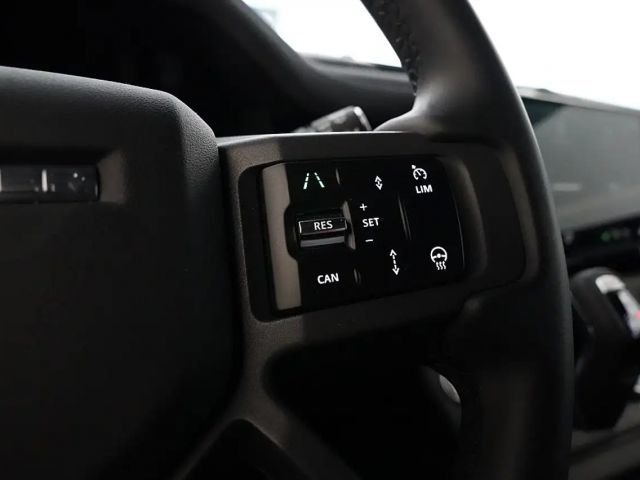 Land Rover Defender 110 D250 Dynamic SE
