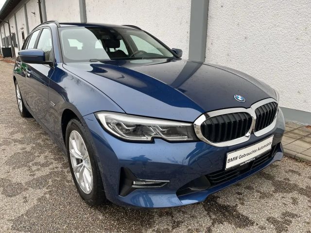 BMW 330 330e Touring xDrive