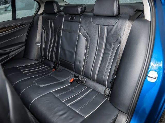 BMW 530 530e Luxury Line Sedan