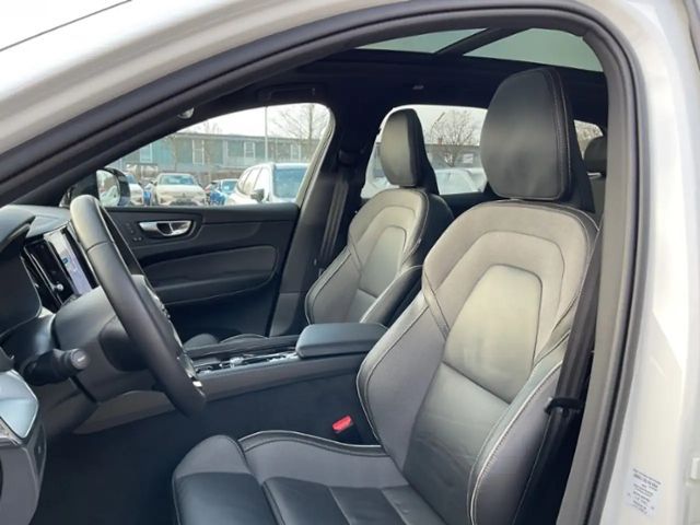 Volvo XC60 Dark Plus