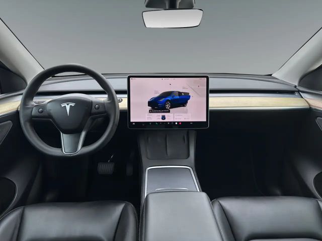 Tesla Model Y 62kWh Base        8-fach bereift!