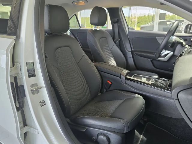 Mercedes-Benz A 180 Limo Progr. Adv. DISTRONIC+STANDHEIZ.+360°