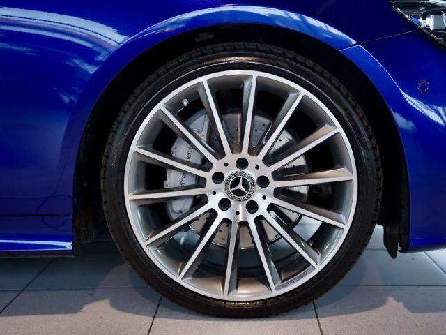 Mercedes-Benz E 220 AMG Line Cabriolet E 220 d