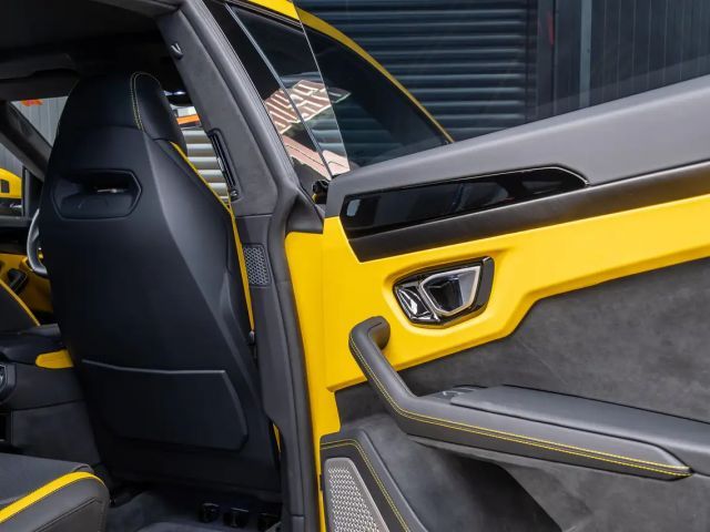 Lamborghini Urus Urus SE + B&W + Panorama + Massage seats + Ambient