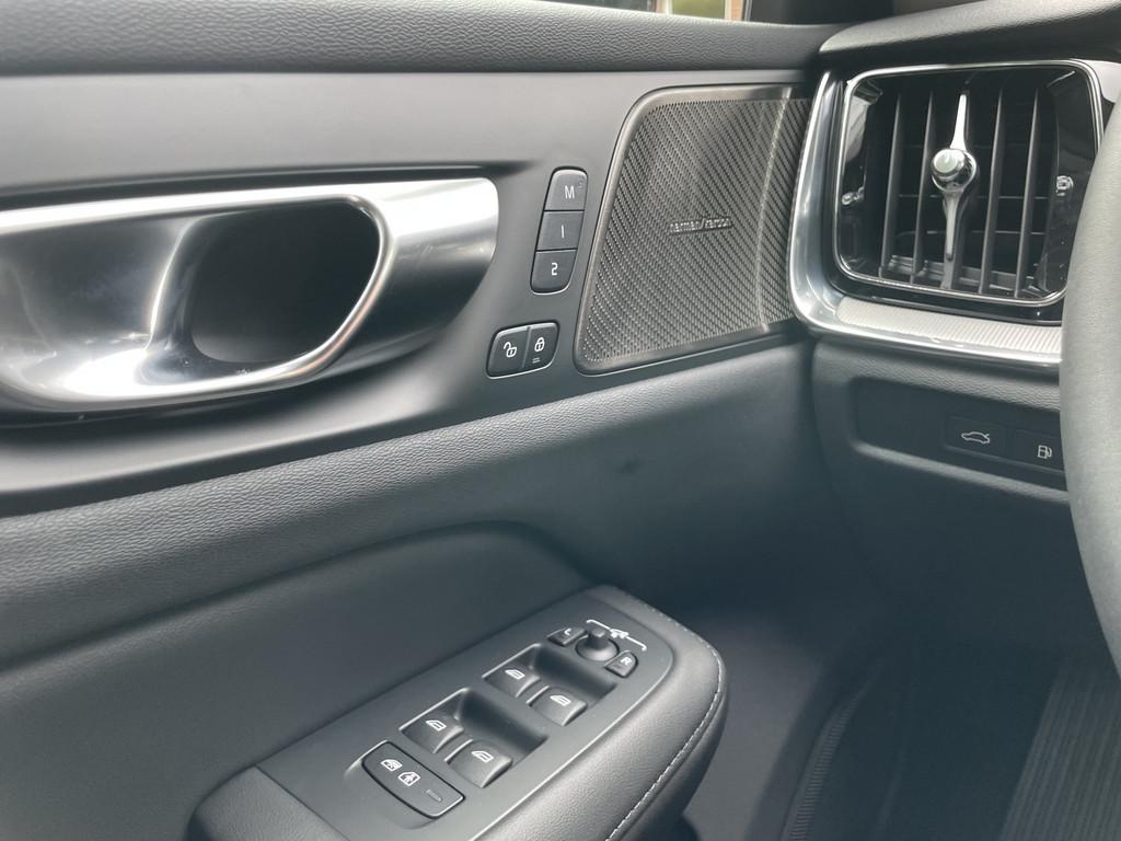 Volvo V60 AWD Dark Plus Recharge T8