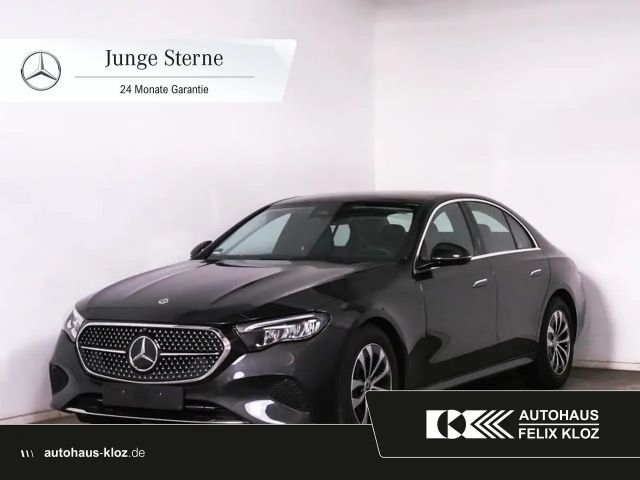 Mercedes-Benz E 200 Sedan