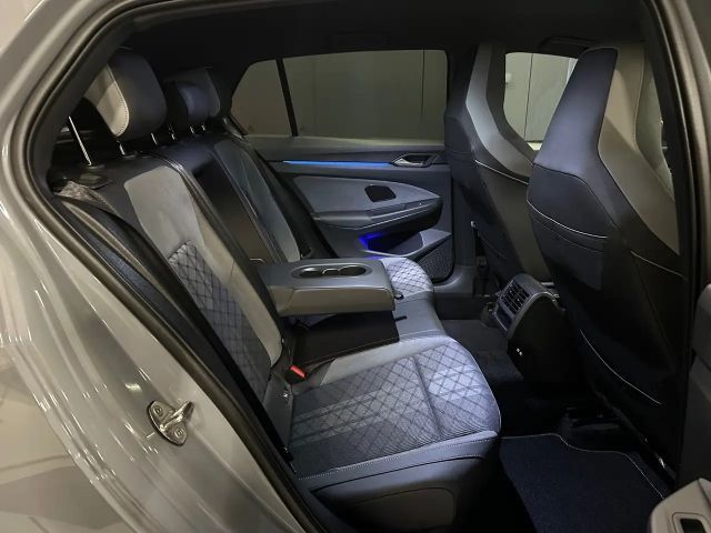 Volkswagen Golf 1.5 TSI R-Line Style