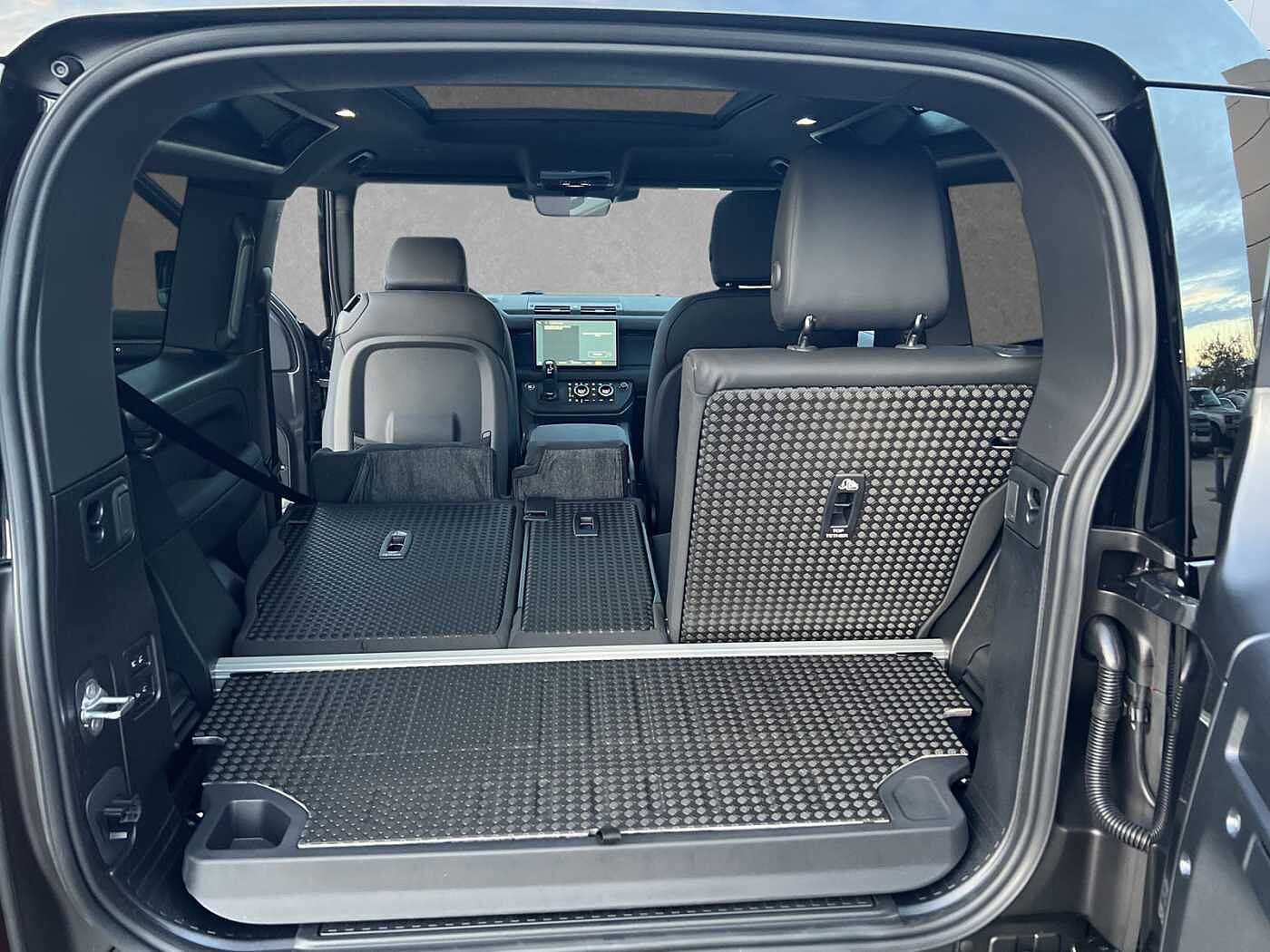 Land Rover Defender 90 Dynamic SE