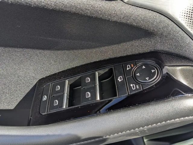 Mazda 3 2.5L Exclusive-line