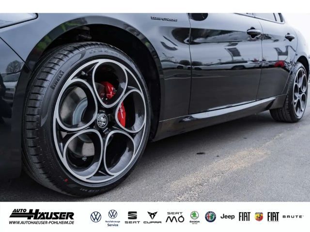 Alfa Romeo Giulia AT8 Q4 Turbo