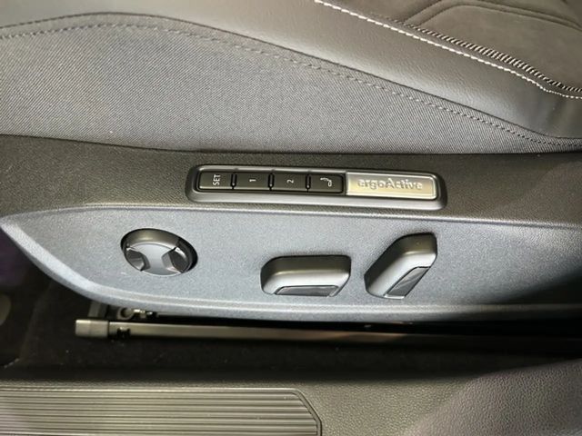 Volkswagen Golf 2.0 TDI DSG Golf VIII Style