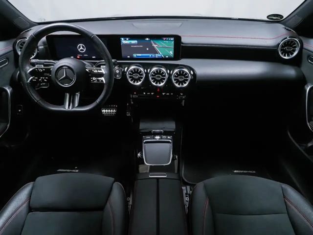 Mercedes-Benz CLA 200 AMG Line Coupé Sedan