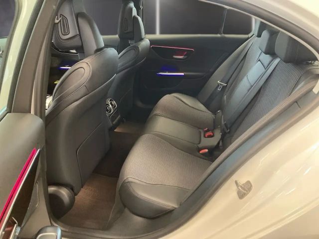 Mercedes-Benz C 180 AVANTGARDE Sedan