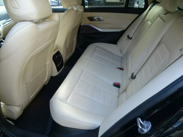 BMW 320 320d Luxury Line Touring xDrive