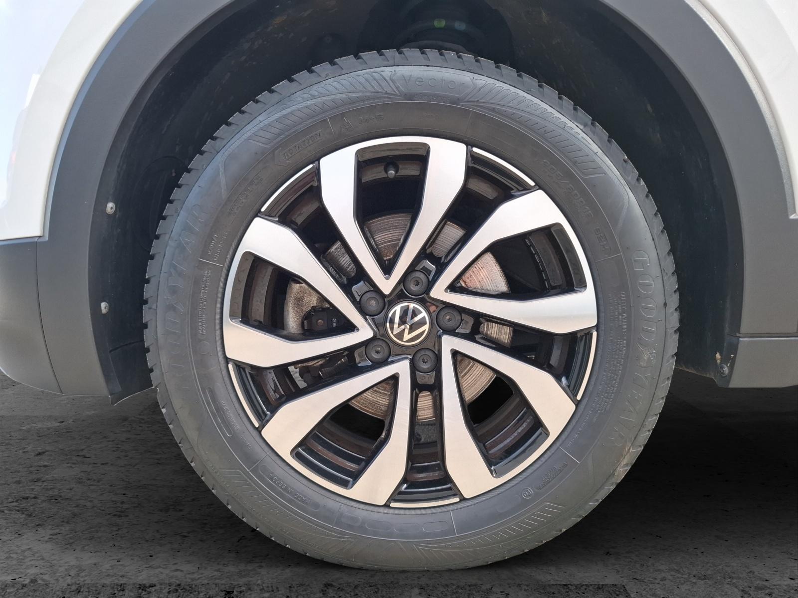 Volkswagen T-Cross TSI Active Navi ACC PDC SH LM