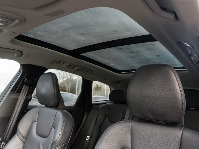 Volvo XC60 AWD Dark Plus T6