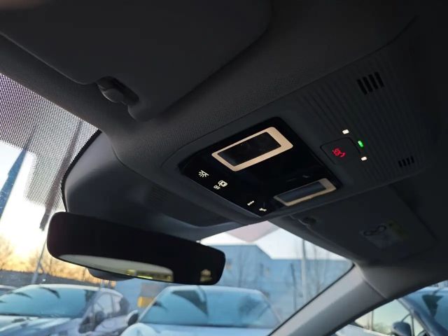 Volkswagen Passat 1.5 eTSI Business Variant