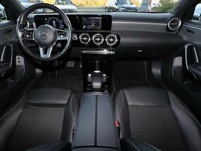 Mercedes-Benz A 250 A 250 e