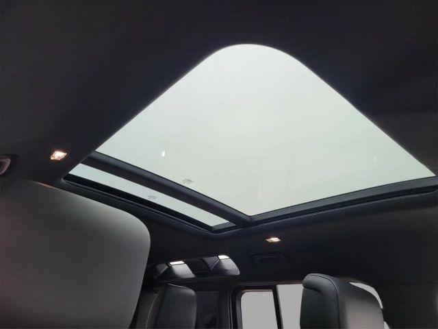 Land Rover Defender 110 D300 Dynamic HSE