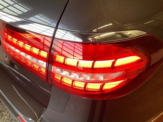 Mercedes-Benz E 220 AVANTGARDE E 220 d Estate