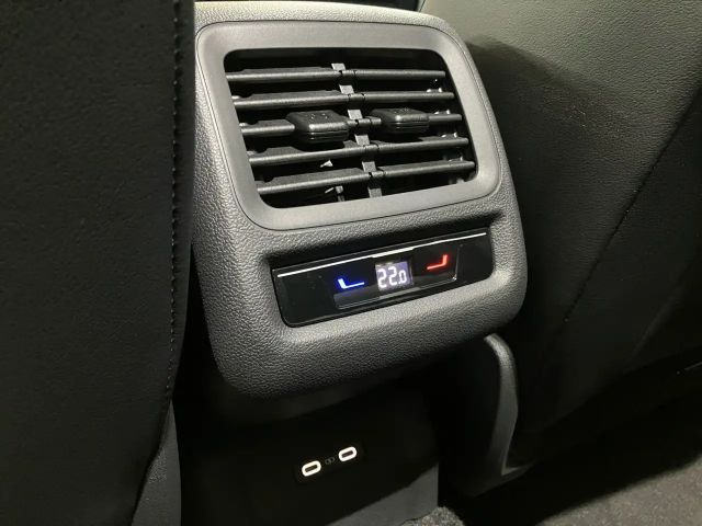 Volkswagen T-Roc 1.5 eTSI DSG R-Line