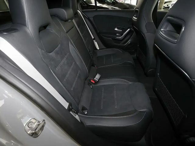 Mercedes-Benz A 250 4MATIC AMG Line