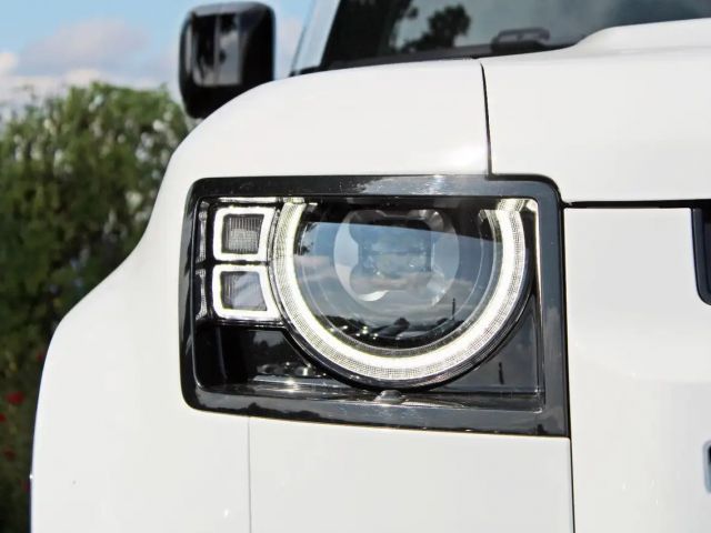 Land Rover Defender 110 Dynamic SE