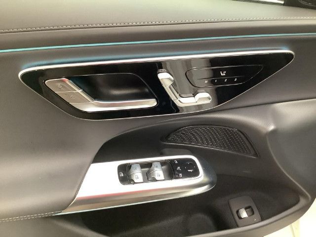 Mercedes-Benz E 200 Sedan