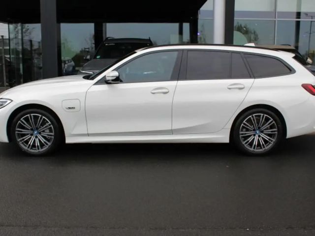 BMW 330 330e M-Sport Touring xDrive
